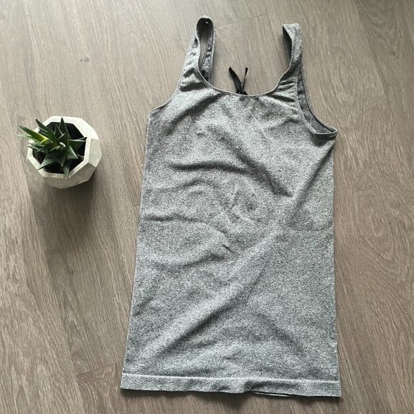 Babaton Sleeveless Pepper Grey Tank Top - Picture 7 of 8